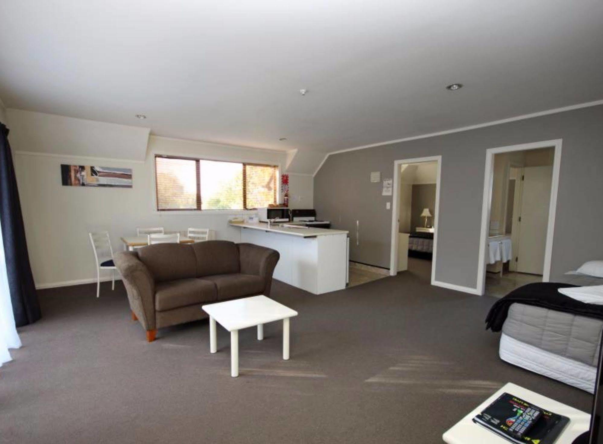 Champers Motor Inn Lower Hutt Εξωτερικό φωτογραφία